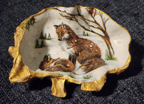 Winter Fox with Cub Oyster Shell Trinket